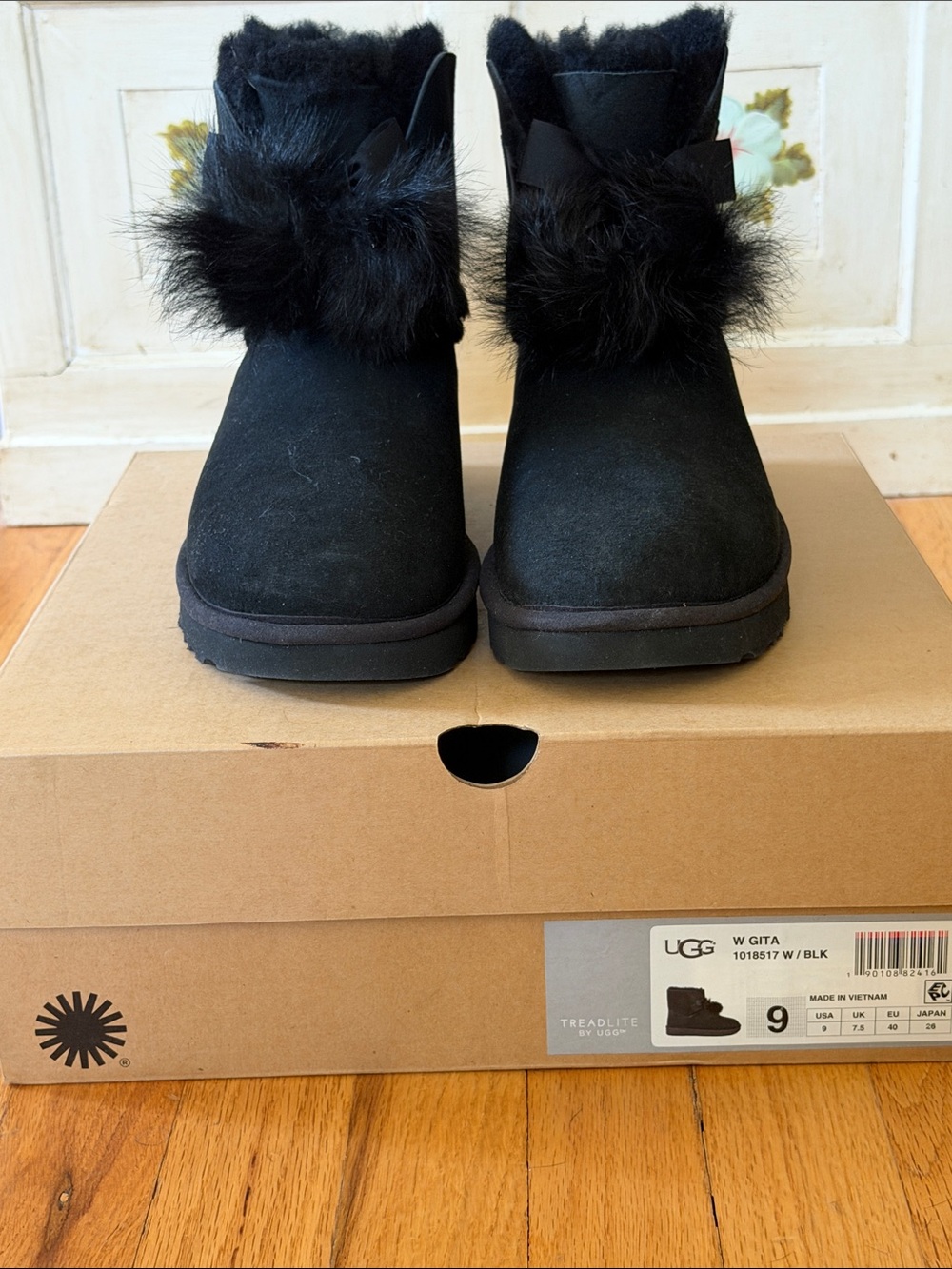 NIB~Women’s Size 9 UGG Gita Pom Pom’s Black Ankle Suede Boot W/Black Bow Accent